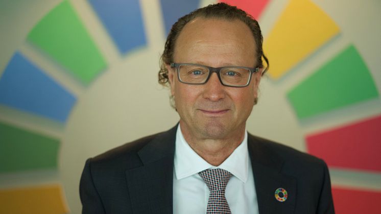 "We have a key role to play in accelerating the de-carbonization of the global economy", says Jan Erik Saugestad, CEO Storebrand Asset Management.