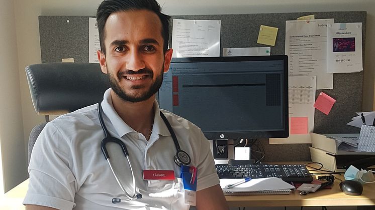 Muataz Lafta studerar på läkarprogrammet och är doktorand inom neurovetenskap. (Foto: Anders Walls Stiftelse)