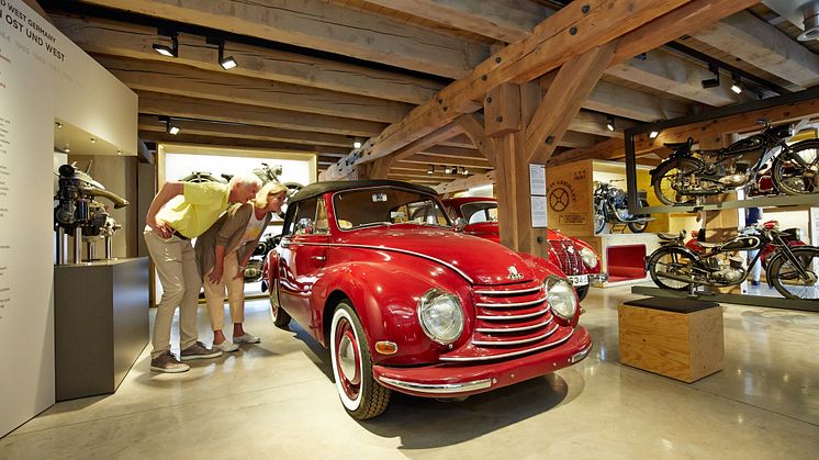 Besucher in der Erlebnisausstellung im PS.SPEICHER in Einbeck