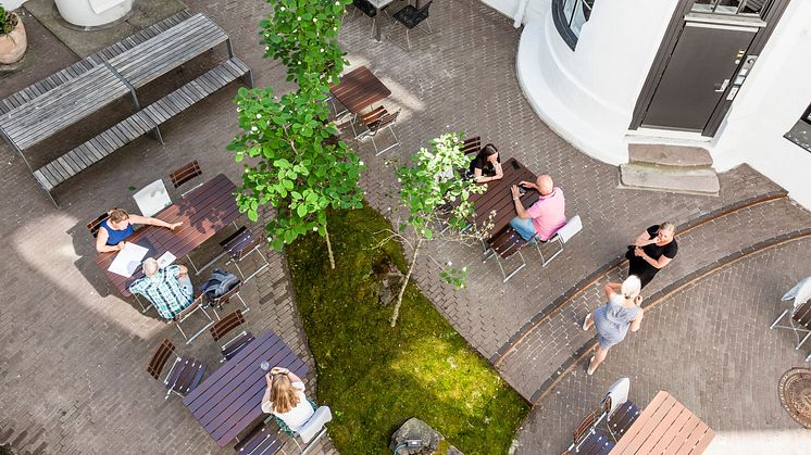 LINK Arkitekturs kontorbygg i Kirkegata 4 er totalrenovert for å tilpasse til LINKs arbeidsmåter og verdier, med mål om å tilføre minst mulig nytt. Foto: Hundven Clements Photo.