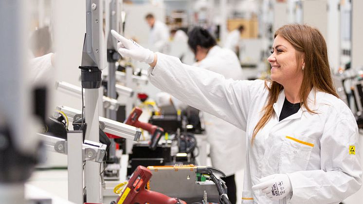 B&R har implementerat en innovativ ny anställningsmodell för att möta den höga efterfrågan på automationslösningar så snabbt som möjligt. 300 nya medarbetare har redan börjat arbeta i det tillfälliga helgskiftet.