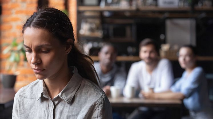 En ny studie visar att personer som är födda utomlands är mer utsatta för mobbning än vad infödda svenskar är. 