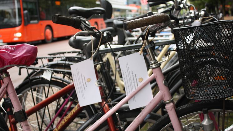 Cyklar som har kvar sin lapp den 6 november rensas bort och förvaras hos kommunen i tre månader.