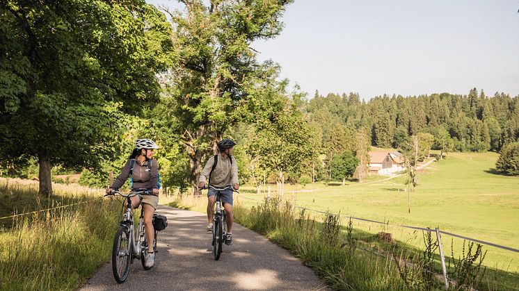 E-Biker unterwegs bei Saignelegier im Jura & Drei-Seen-Land 