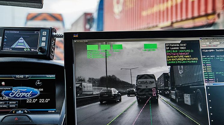 Ny Ford-teknologi gjør trafikkork til hvilepauser  bak rattet og parkerer bilen din med fjernkontroll
