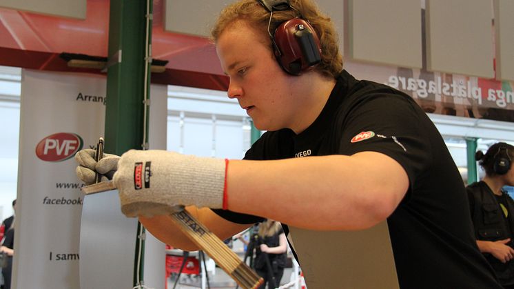 Final i SM för unga plåtslagare 2015: 4:e placerade Sebasitan Aveholt, Bolandgymnasiet, Uppsala.