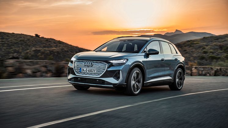 Audi Q4 50 e-tron quattro (Gejserblå)