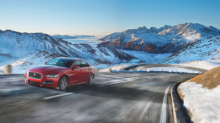 Jaguar XE er en populær model til privatleasing. For 19.995 kroner i førstegangsydelse kan man få foden indenfor i en 180 hk dieselversion med automatgear.