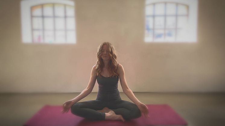 Therese Åkesson - pressbild yoga