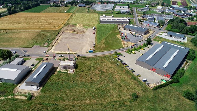 Viel gebaut und investiert wird derzeit im  Gewerbegebiet "Hetzert" in Straelen. Die Unternehmen hier,  wie in den anderen Straelener Gewerbegebieten, profitieren zukünftig vom Ausbau der Glasfaserinfrastruktur. Luftbild: Gerhard Seybert  