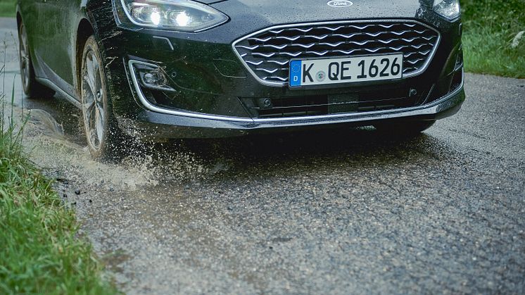 Nu lanserar Ford en helt ny teknik för att upptäcka potthål, som kan anpassa bilens stötdämpning så att den tar sig över hålet mjukare och smidigare.