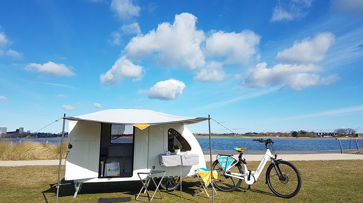Der Fahrrad-Camper auf der Sonneninsel Fehmarn bietet ein klimafreundliches Reiseerlebnis in Deutschland. ©Tourismus-Service_Fehmarn_Sina_Schweyer