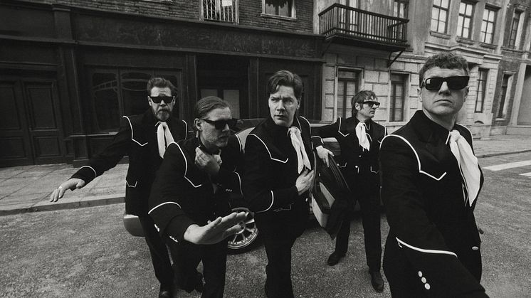 2025_03_12_THEHIVES_ROMANIA_10908_BLACKANDWHITE (1).jpg