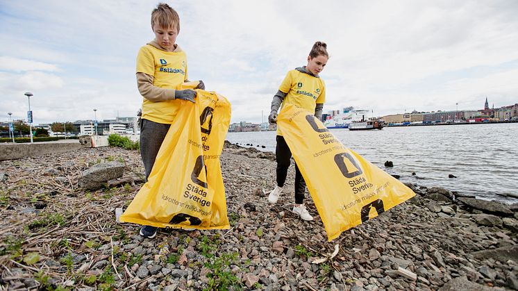 Städning från norr till söder nu på lördag. Foto: Tomas Olsson.