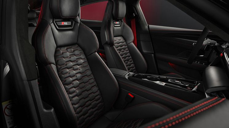 Audi RS e-tron GT (Nimbusgrå perleeffekt)