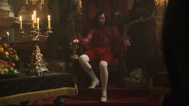 Claes on the throne - foto_Scanbox Entertainment