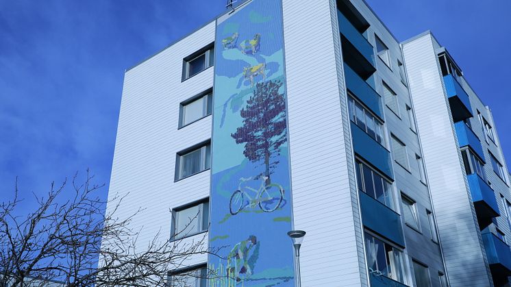 mosikkonst på fasaden i Gärdsås