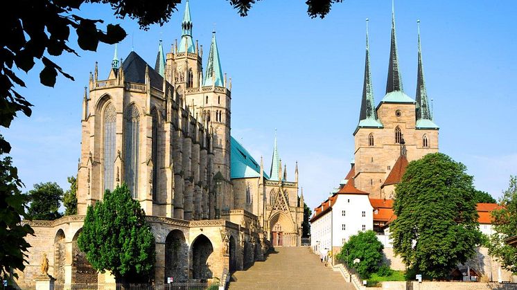 Domkyrkan St. Marien och Severikirche (t.h.) i Erfurt (Thüringen). FOTO: Erfurt Tourismus und Marketing GmbH/Barbara Neumann
