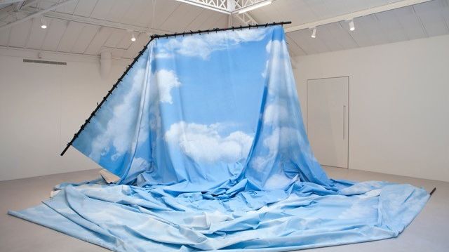 Latifa Echakhch, La dépossession, 2008. Courtesy of:  Kammel Menour.