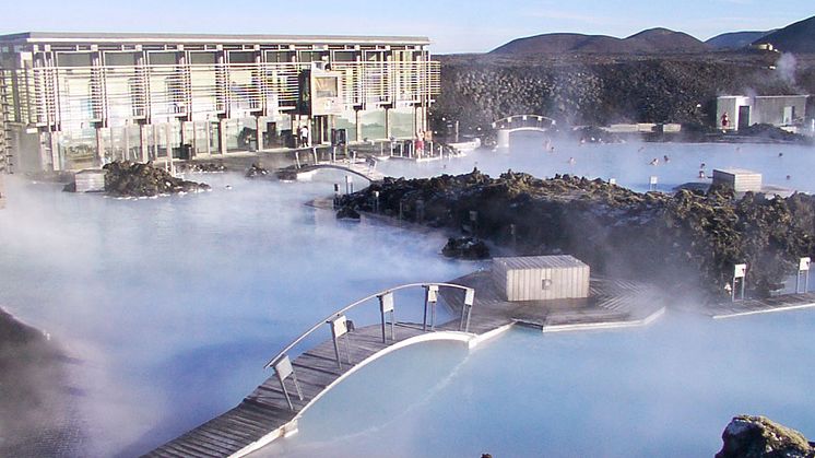 Åk med Flygbussarna till Stockholm Västerås Flygplats och vidare till Reykjavik. Där kan du bland annat besöka den Blå Lagunen.
