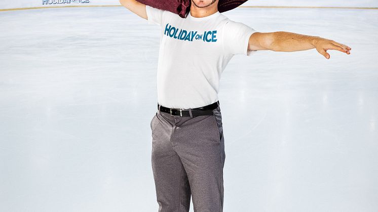 Sarah Lombardi und Joti Polizoakis trainieren neue Figuren für Showauftritte bei HOLIDAY ON ICE