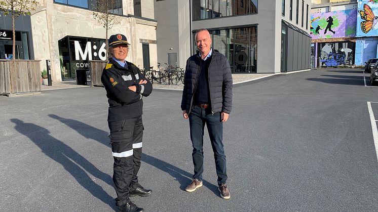 F.v. Heidi Vildskog, Divisjonsdirektør for Grensedivisjonen i Tolletaten, Steinar Løvdal Utleiesjef Höegh EIendom. Foto:; Jappe Jonas Eriksson
