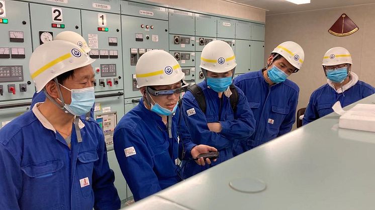 crew with AR glasses in ECR 1.jpg