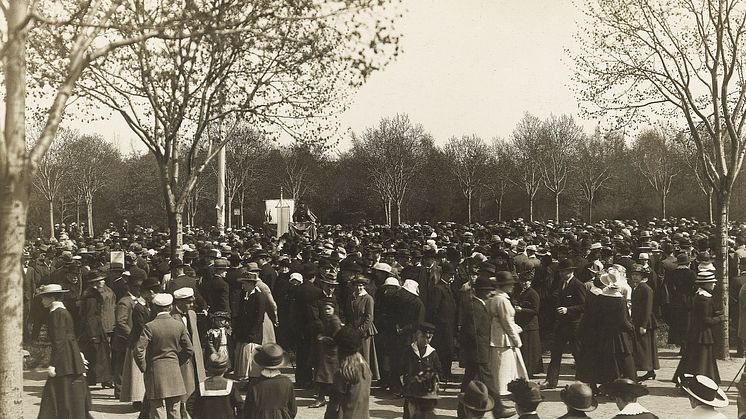 Bild från rösträttsdemonstration i Malmö år 1918. Foto: Cecilia Olsson. Källa pressbild från riksdagen.se