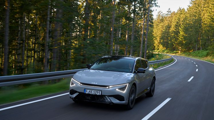 kia-all-new-ev6-gtline-my25-wolf-grey-outdoor-dynamic-print-3600x2400-003.jpg
