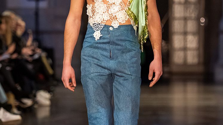 Robin Söderholm in collaboration with Rave Review