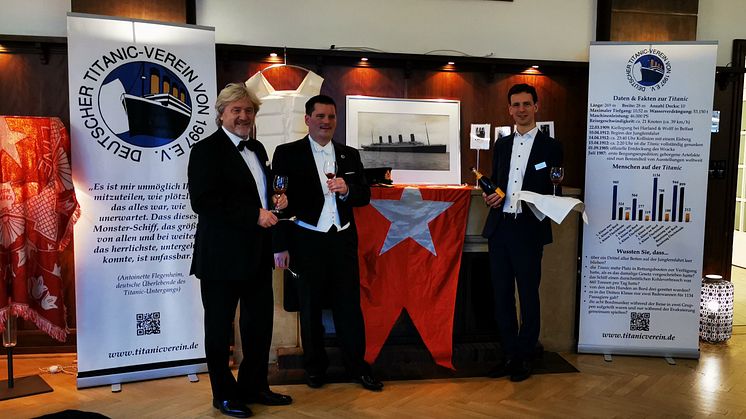 Festliche Kleidung wird empfohlen, der Kaisersaal im Atlantic Hotel Kieler Yacht Club ist der pefekte Rahmen