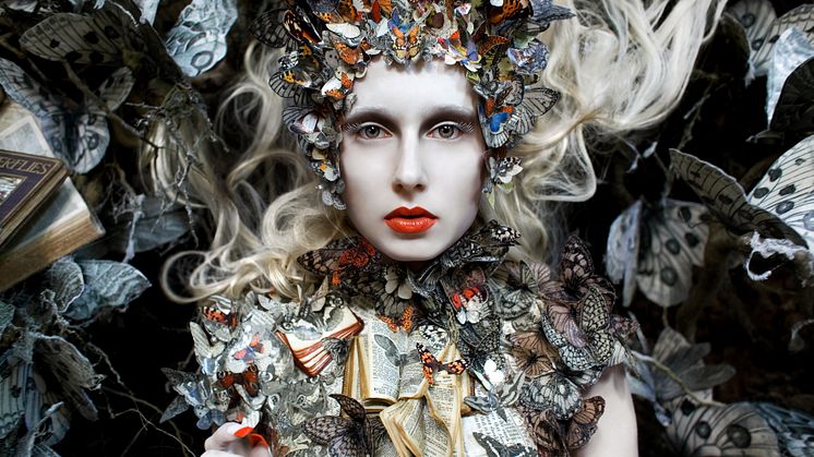 Kirsty Mitchell, The Ghost Swift, Wonderland på Falsterbo Photo Art Museum.jpg