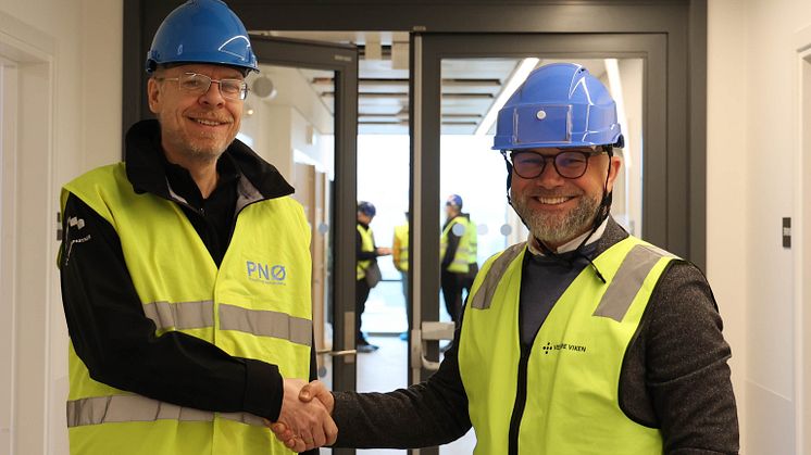 Vidar Hansen, Seksjonsleder utstyrsforvalting i Sykehuspartner og Thomas Nilsen, forretningsutvikler i Canon Norge under befaring på nye Drammen sykehus som skal tas i buk i 2025.