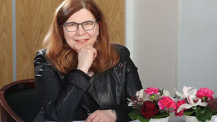 Entisestä on ensin päästettävä irti, muistettava ottaa mukaan olemassa oleva hyvä ja tehtävä viisaita päätöksiä tulevia sukupolvia ajatellen, Päivi Hirsso evästää sote-toimijoita. Kuva Tapani Romppainen.