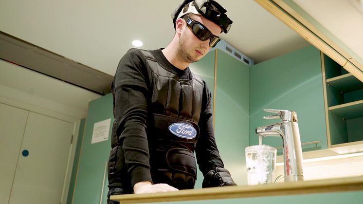 Die Forschung vergleicht schläfriges Fahren mit der Beeinträchtigung durch Trunkenheit am Steuer. Brille des „Sleep Suit“ simuliert tückischen Mikroschlaf