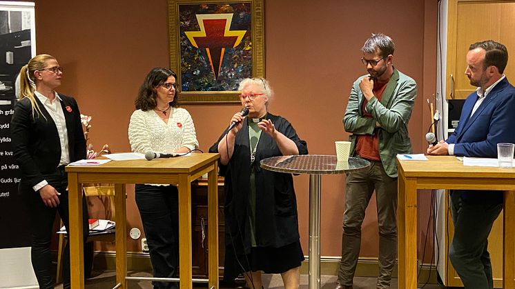 Från vänster: Helen Lidman, Frälsningsarmén Templet, Marie Möller, Frälsningsarmén Söderkåren, Anette Kyhlström, Hela Människan, Jakob Brandt (s), Christian Carlsson (kd). Foto: Kerstin Tillenius