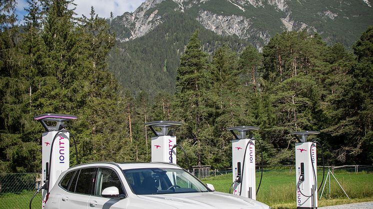 IONITY-ladestasjon og helt nye BMW iX3