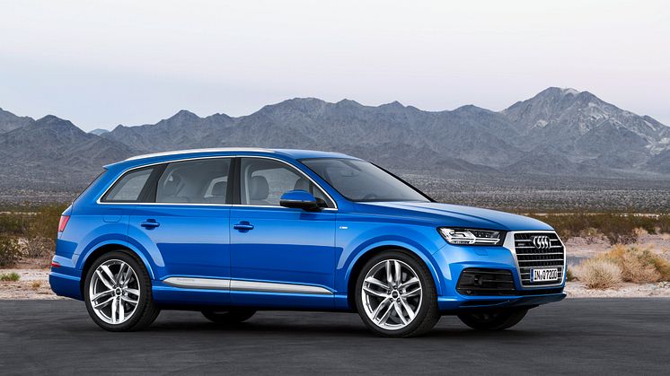 Q7 right side static
