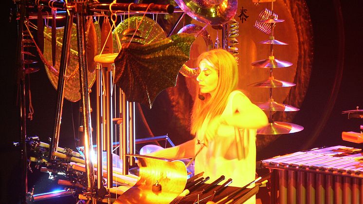 Slagverksdrottningen Evelyn Glennie gästar Blåsarsymfonikerna