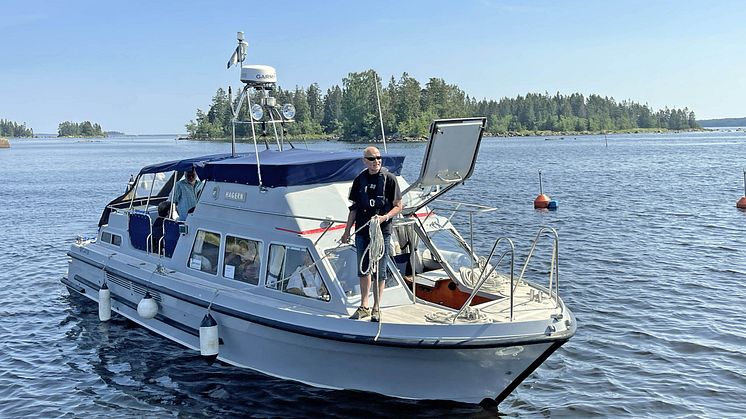 Upptäck Norrlands skärgård genom båtturer i Axmar bruk sommaren 2023.
