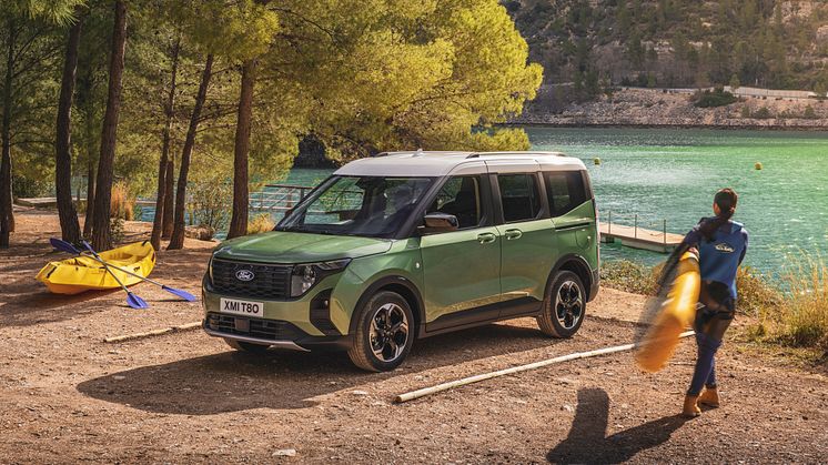 Ford presenterar helelektriska E-Tourneo Courier som maximerar utrymme och stil, allt i ett praktiskt och kompakt format