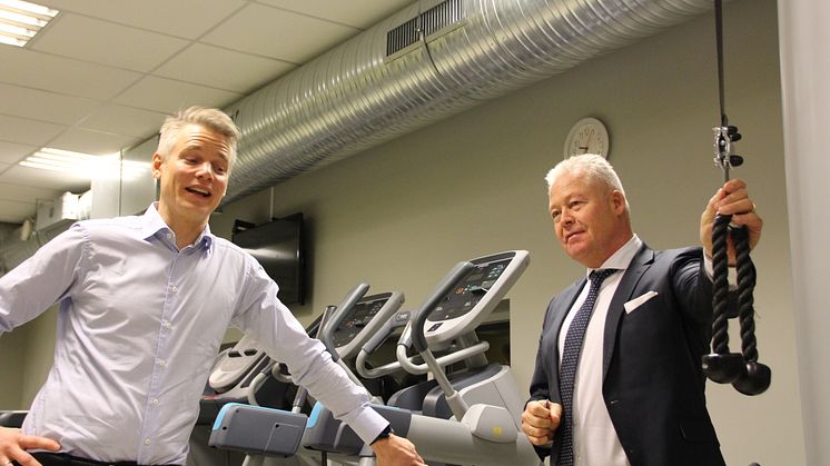 Sondre Gravir (t.v.) og Helge Leiro Baastad er fornøyde med avtalen som ble inngått torsdag 12. desember.