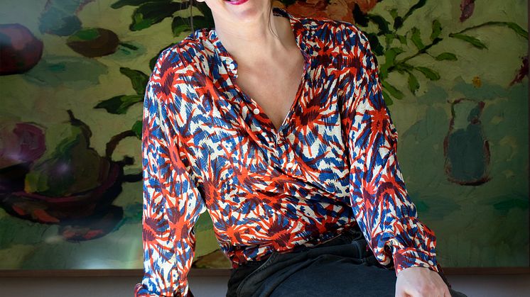 Isabelle McAllister tar emot priset för Sveriges Second Hand Profil 2022 i Erikshjälpens Second Hand butik i Vårby, torsdag 6 oktober.
