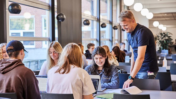 Randers er den første af Danmarks 10 største byer, hvor HHX-uddannelsen oplever flere ansøgere end det almene gymnasium (STX).