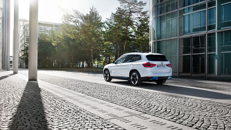 BMW iX3