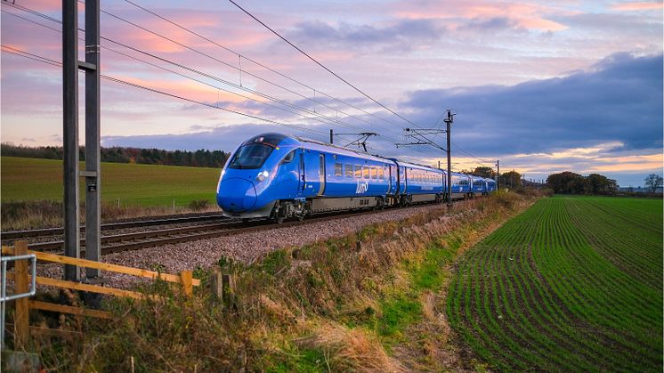 Hitachi and Lumo fleet help rail become preferred choice over air travel between Edinburgh and London 