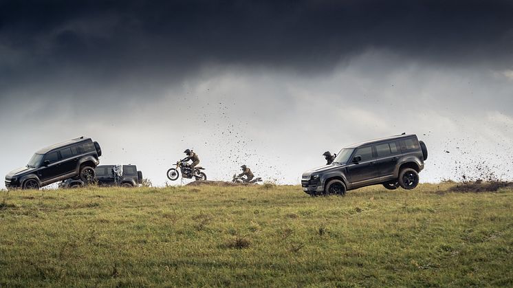New Defender during rehearsals on set of NTTD_04 Copyright 2020 Danjaq LLC and MGM_ All Rights Reserved