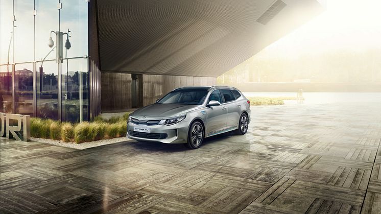 I optima SW PHEV får man det bedste af to verdener - et højtydende batteri og en 2.0-liters GDI-motor, som tilsammen opnår en ydelse på 205 hk og en rækkevidde på 980 km.