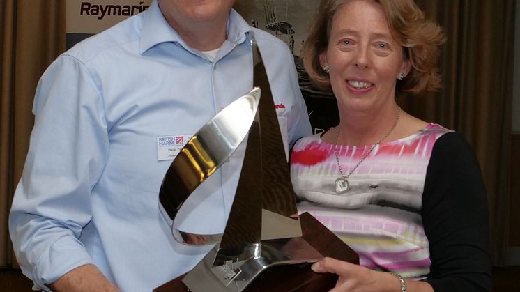 Fischer Panda UK’s David Payne receives the BMEEA Product of the Year Award for the Fischer Panda Neo generator duo, from Katina Read, Editor of Boating Business