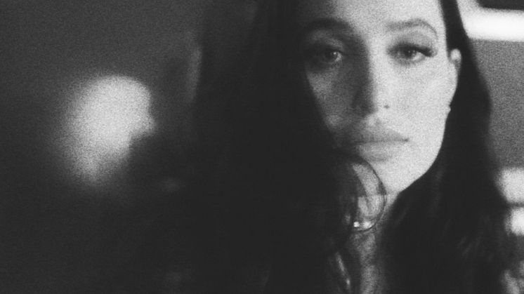 Singelomslag: SHIRIN - "22"